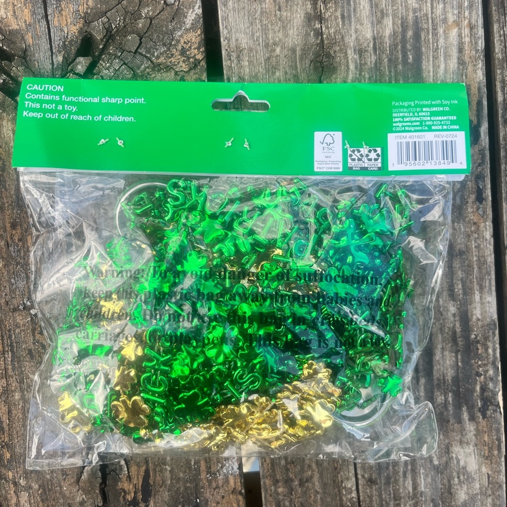 NEW ST. PATRICKS DAY ADULT PARTY FAVORS BUNDLE OF 2 (BUTTONS & NECKLACES) 40 CT - Picture 5 of 9